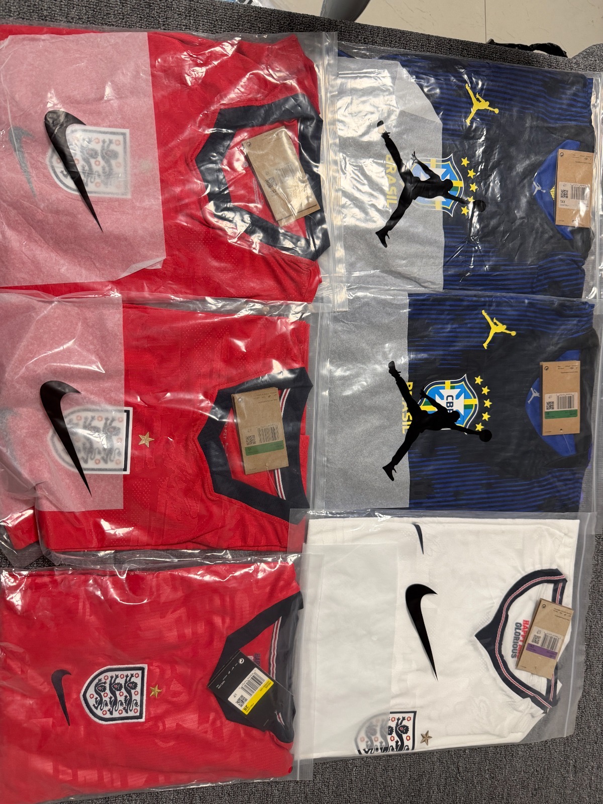 Pedido de camisetas de Brasil y Argentina
