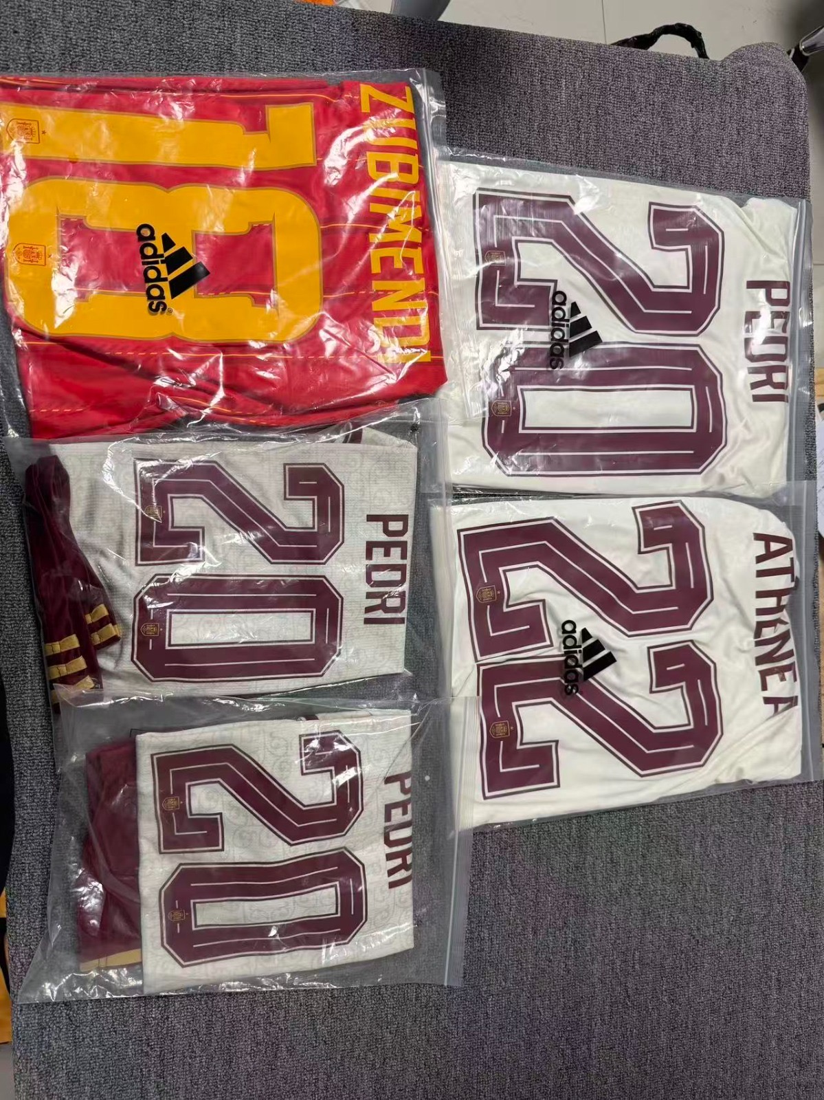 Pedido de camisetas de Inglaterra y Francia